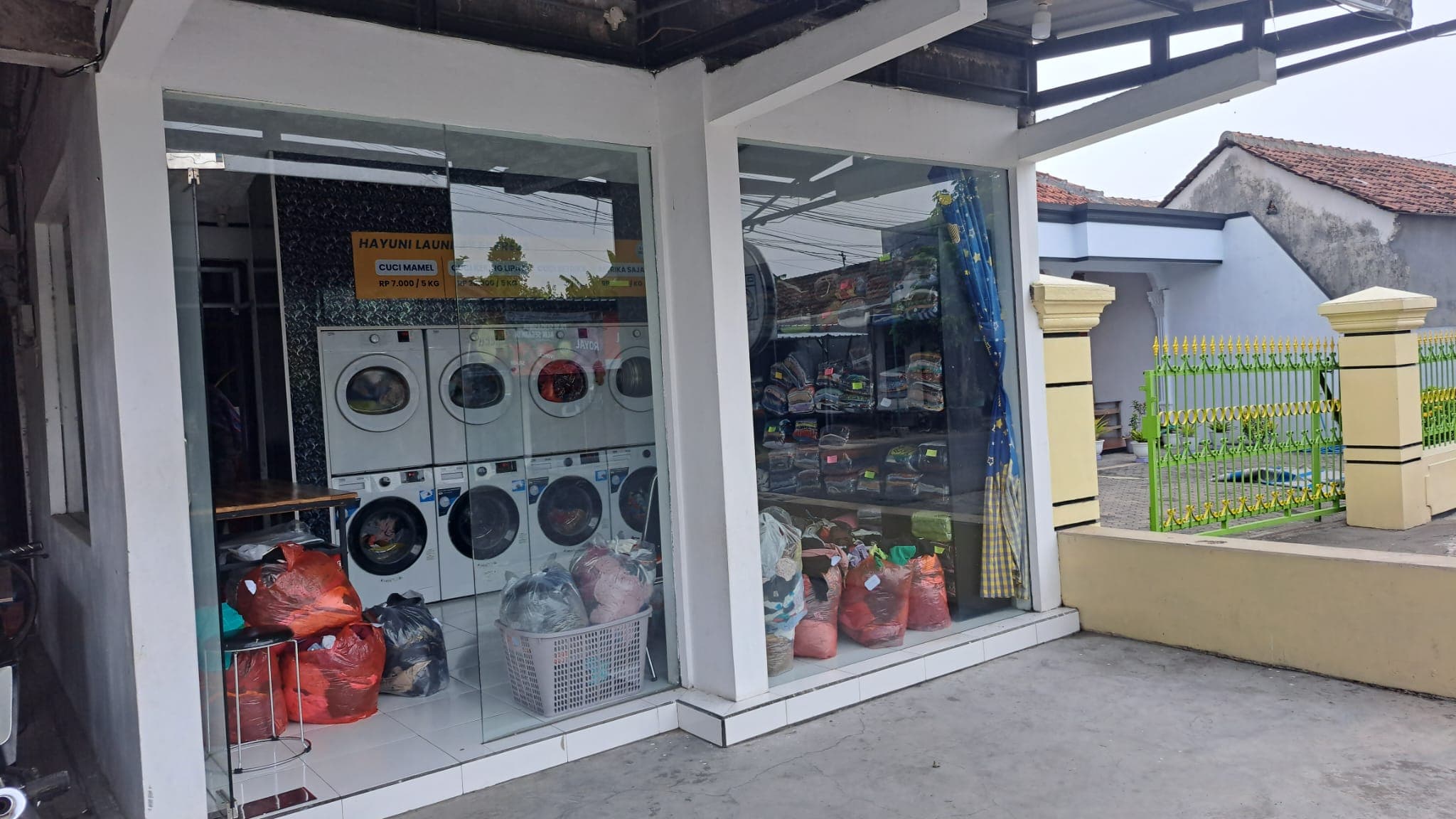 Tampak depan Hayuni Laundry